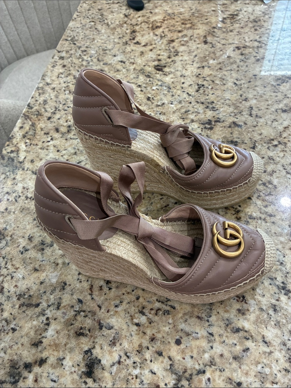 Gucci Quilted Dusty Pink Leather Espadrille Wedges with Gold GG - Picture 3 of 6